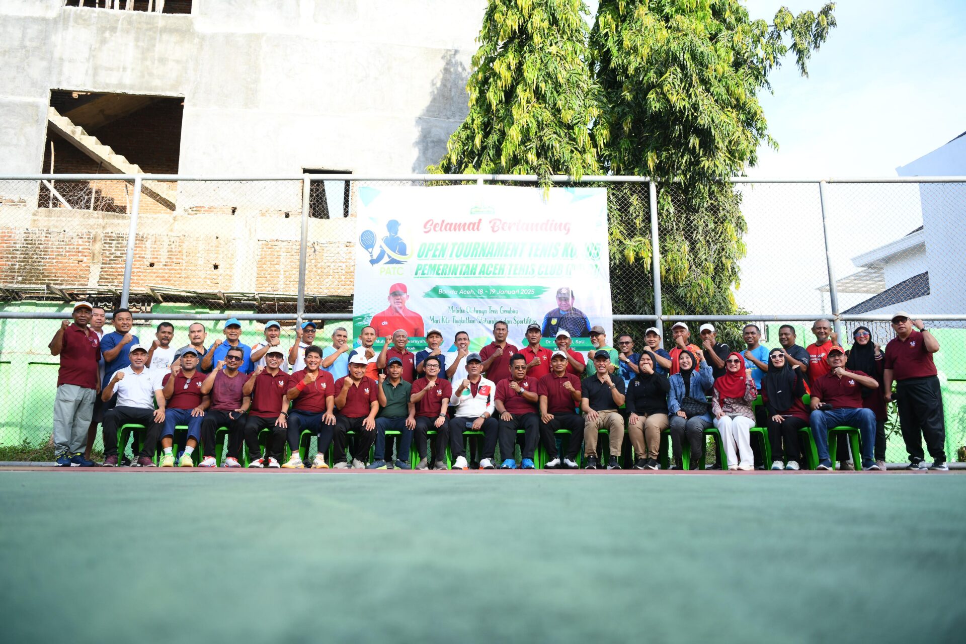 Plt. Sekda Aceh Drs. Muhammad Diwarsyah, M.Si Membuka sekaligus mengikuti tournamen tenis KU-105 Pemerintah Aceh Tenis Club (PATC) di lapangan tenis Komplek kantor Gubernur Aceh, sabtu, 18/01/2025