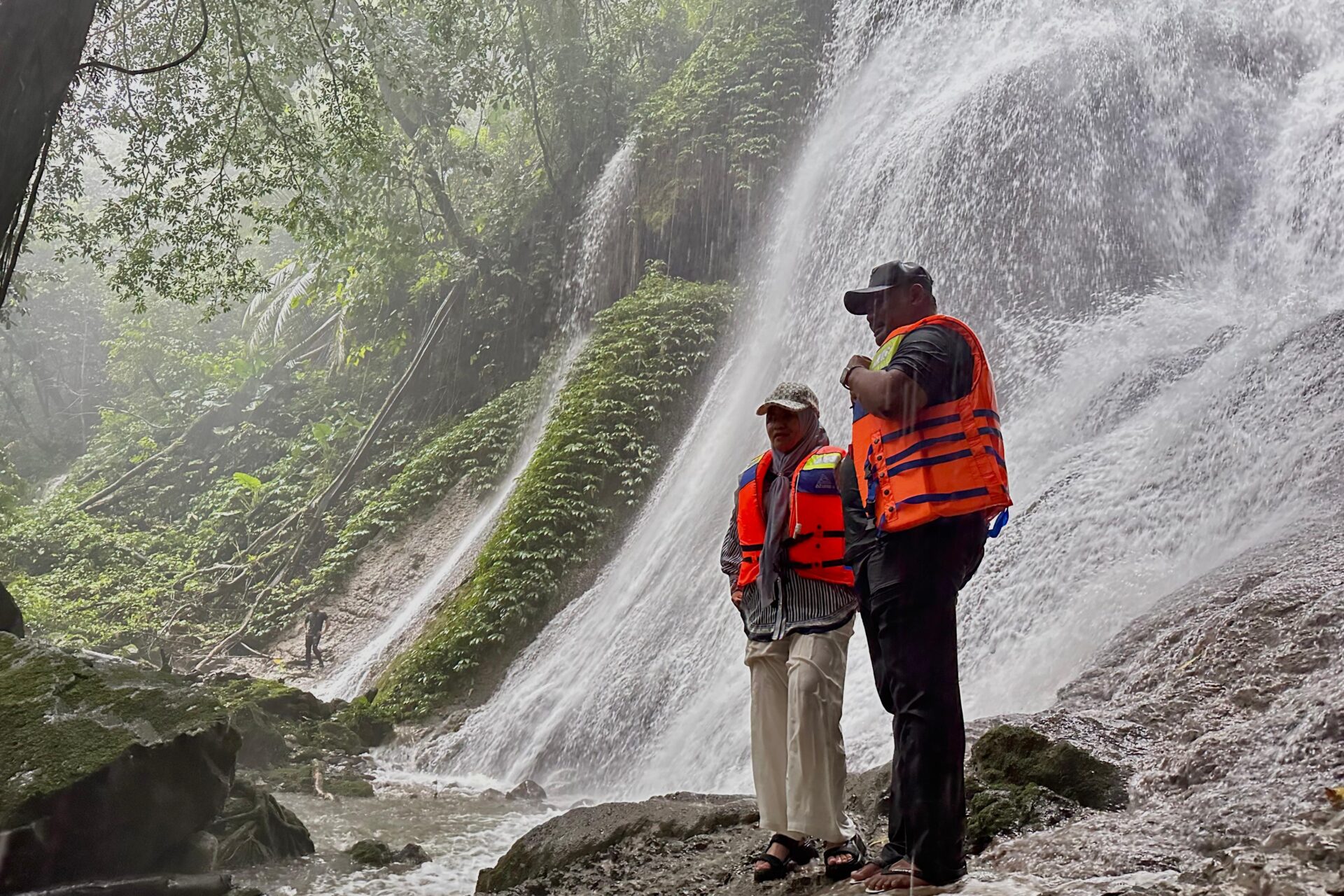 air terjun Ceuraceu Eumbon, di Gampong Alue Jang, Kecamatan Pasie Raya, Kabupaten Aceh Jaya