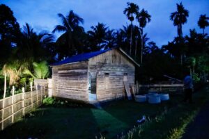 Salahs atu rumah warga miskin di Aceh Jaya yang ditinjau oleh Pj Gubernur Aceh Safrizal sebagai calon penerima bantuna rumah layak huni. Arsip Humas