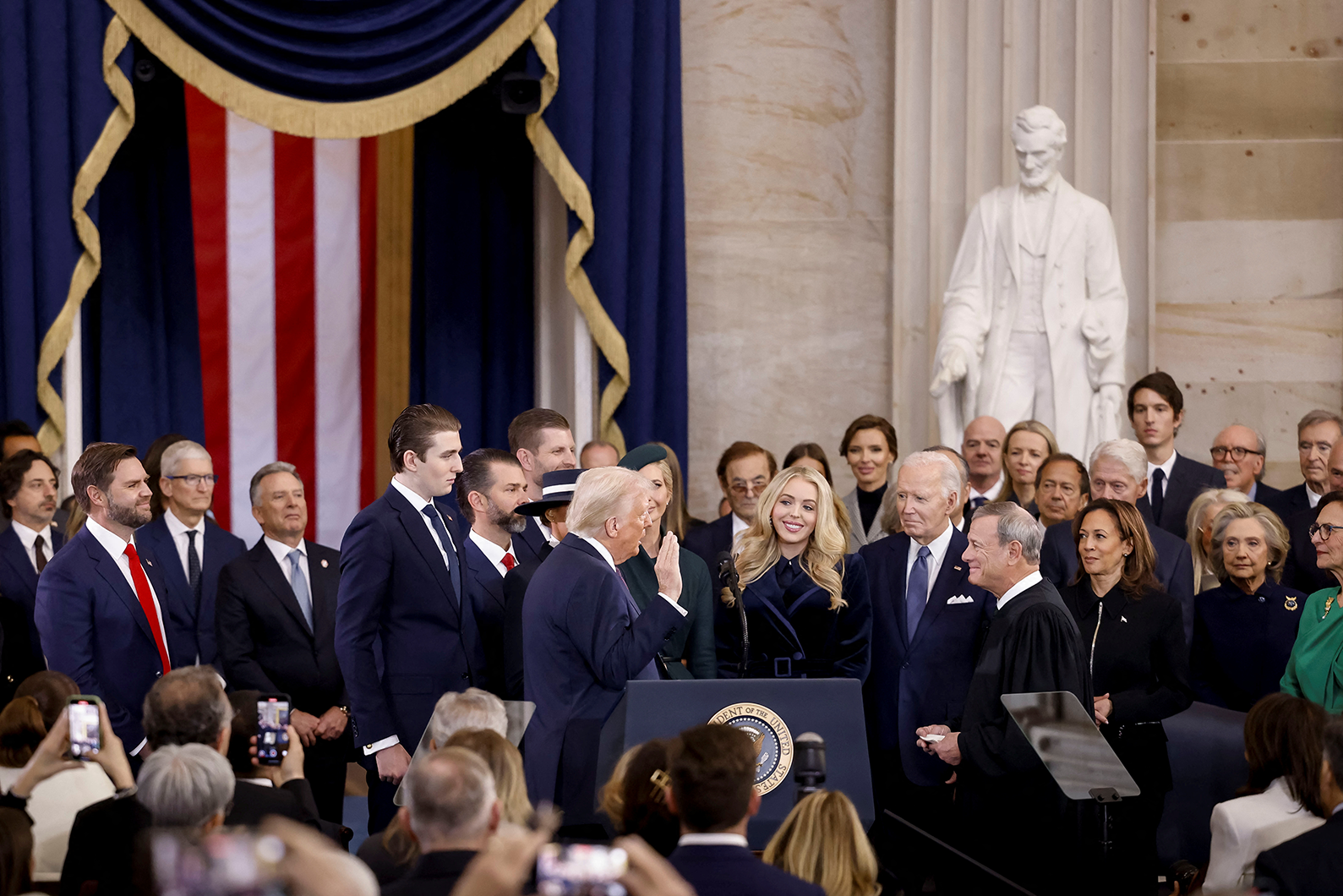 Donald Trump, resmi dilantik sebagai Presiden Amerika Serikat pada Senin (20/1/2025).